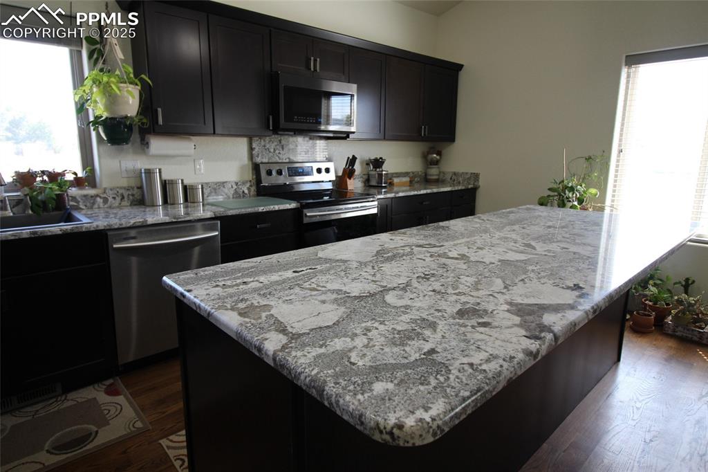 Image 4 of 26: Kitchen