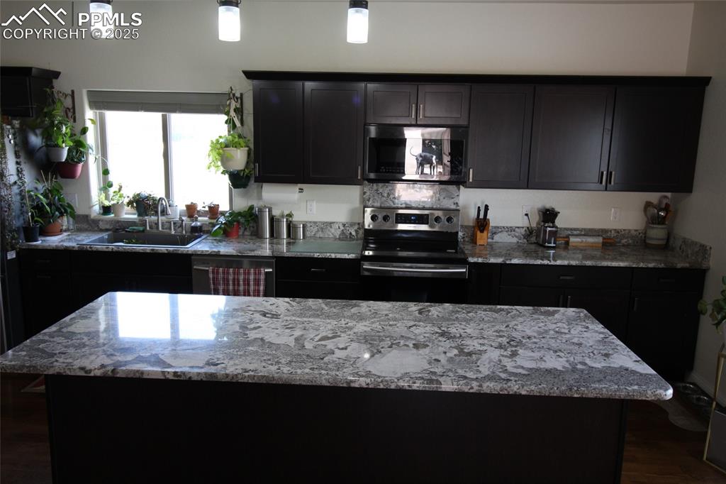 Image 5 of 26: Kitchen