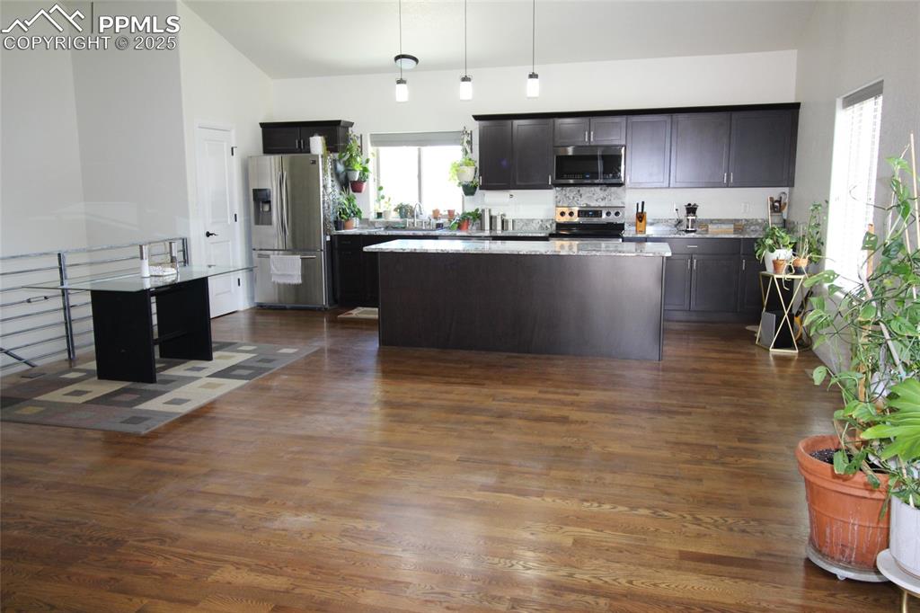 Image 6 of 26: Kitchen
