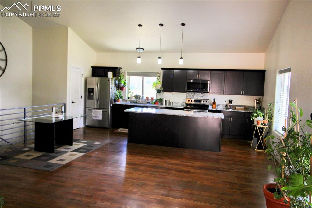 Image 7 of 26: Kitchen