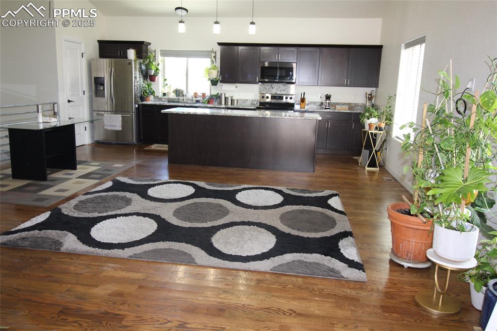 Image 9 of 26: Kitchen
