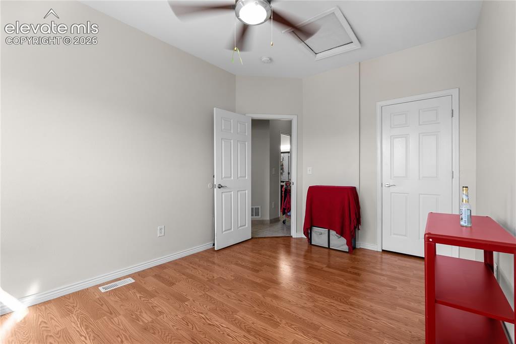 Image 11 of 25: Bedroom