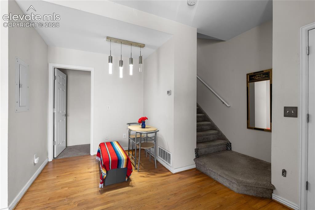 Image 6 of 25: Dining Area