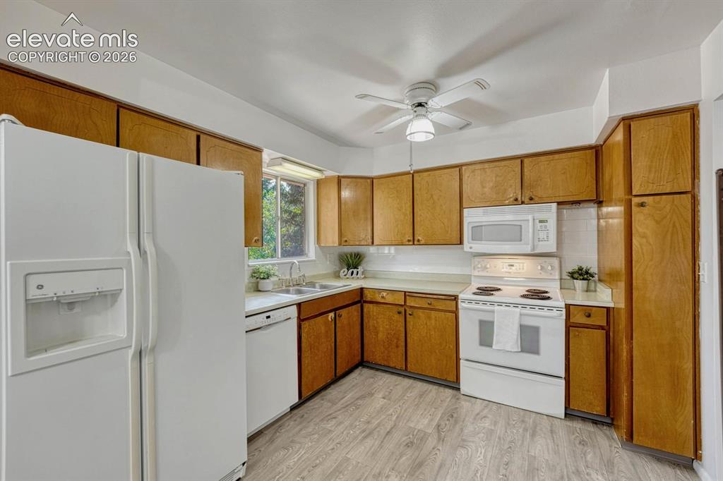 Image 11 of 44: Kitchen