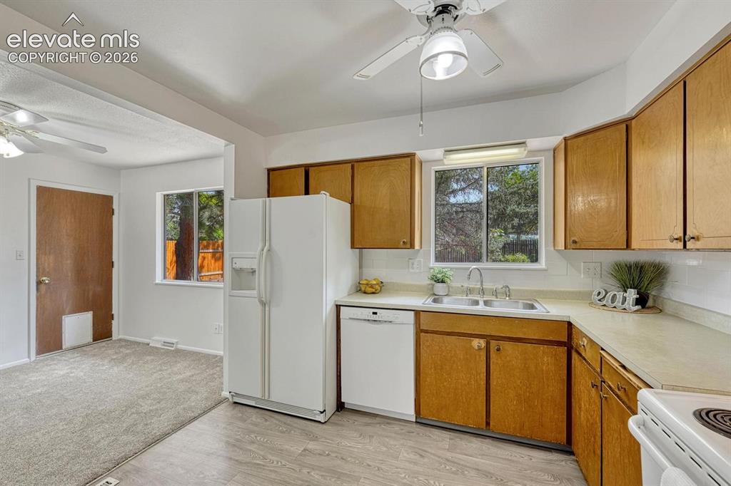 Image 12 of 44: Kitchen