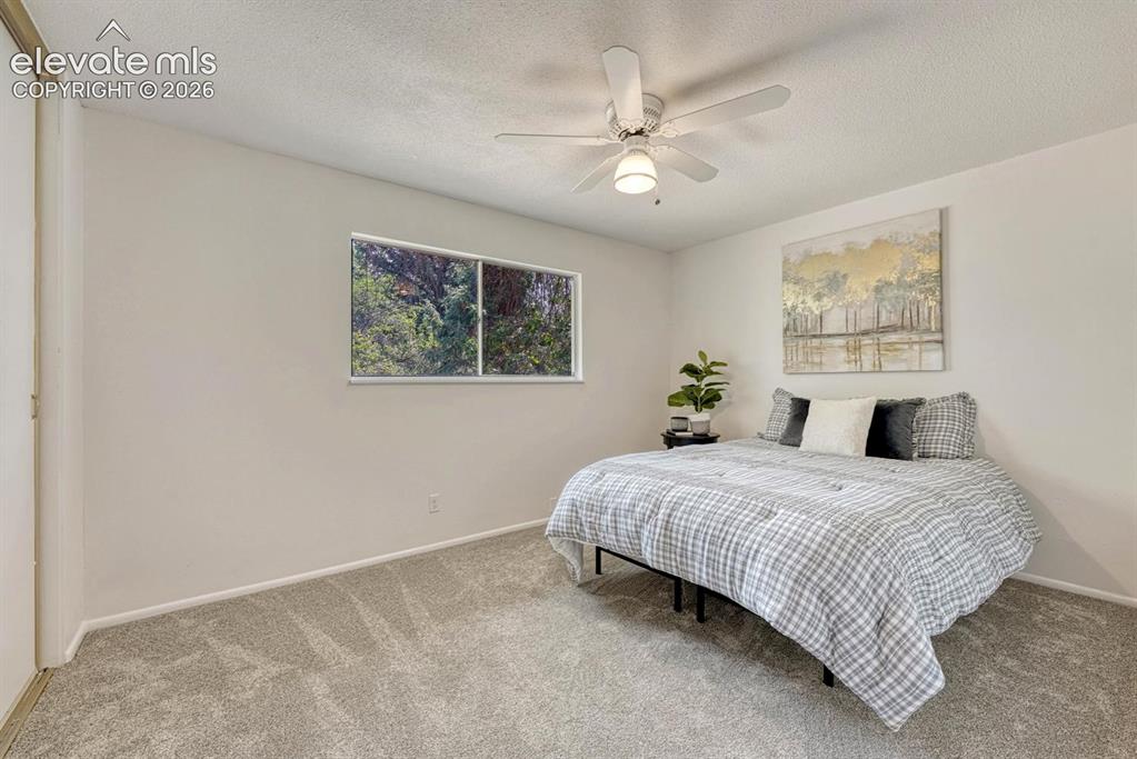 Image 18 of 44: Bedroom