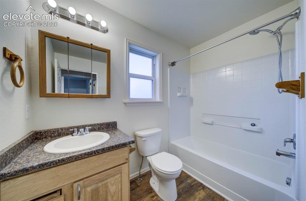 Image 12 of 19: Bathroom