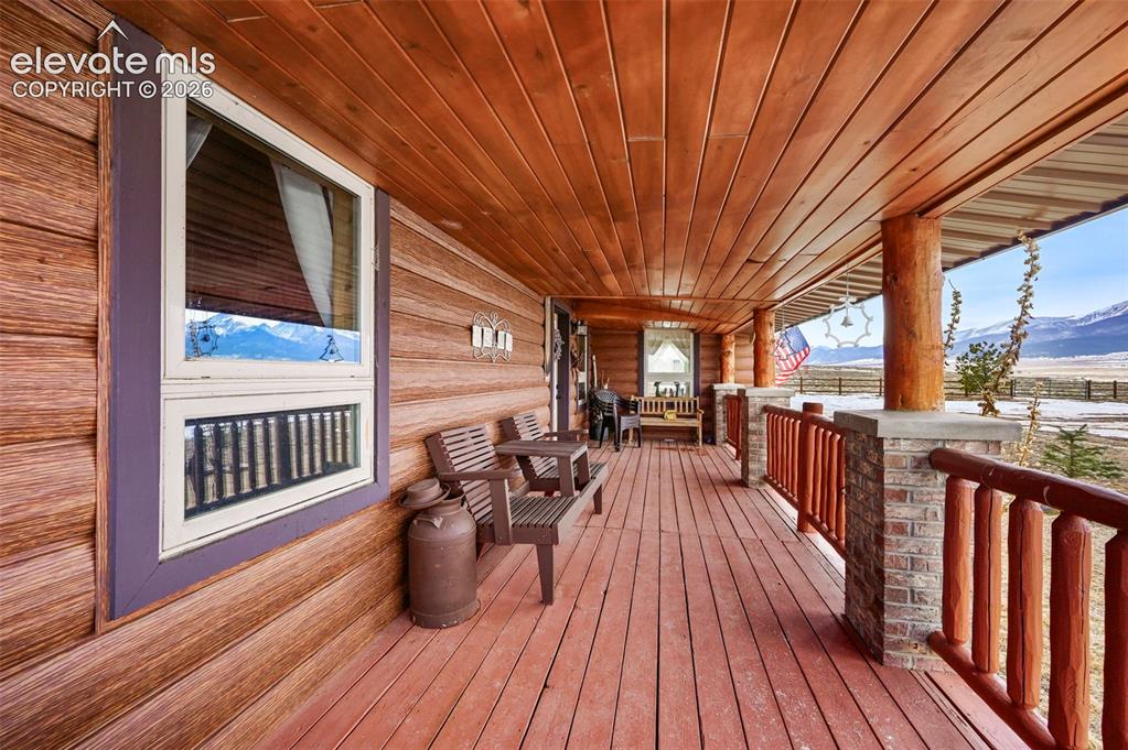 Image 6 of 39: Deck