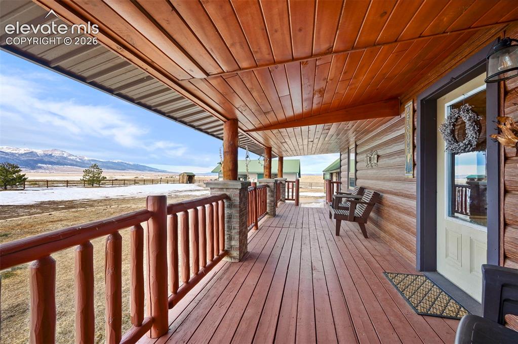 Image 7 of 39: Deck