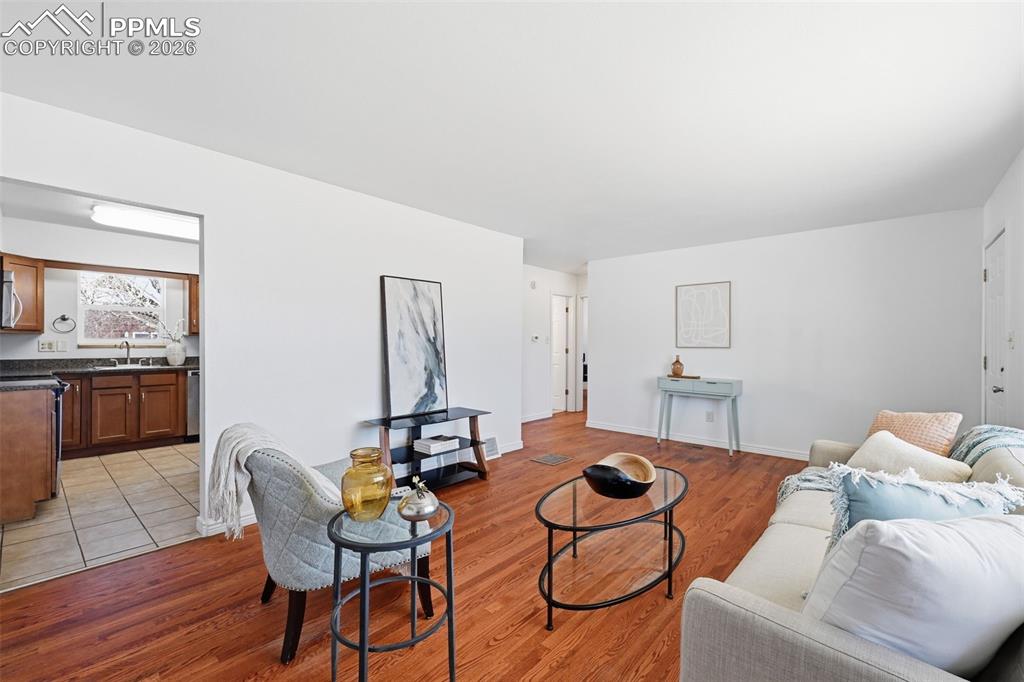 Image 7 of 32: Family room connects to kitchen