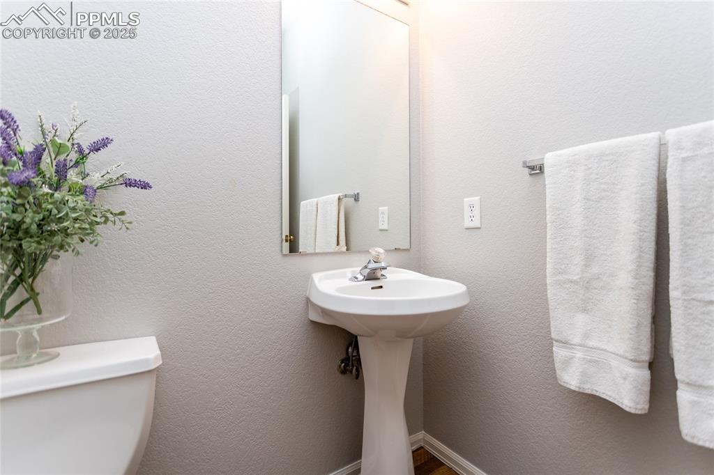 Image 37 of 47: Bathroom