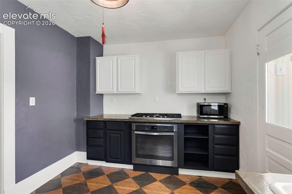 Image 16 of 34: Kitchen