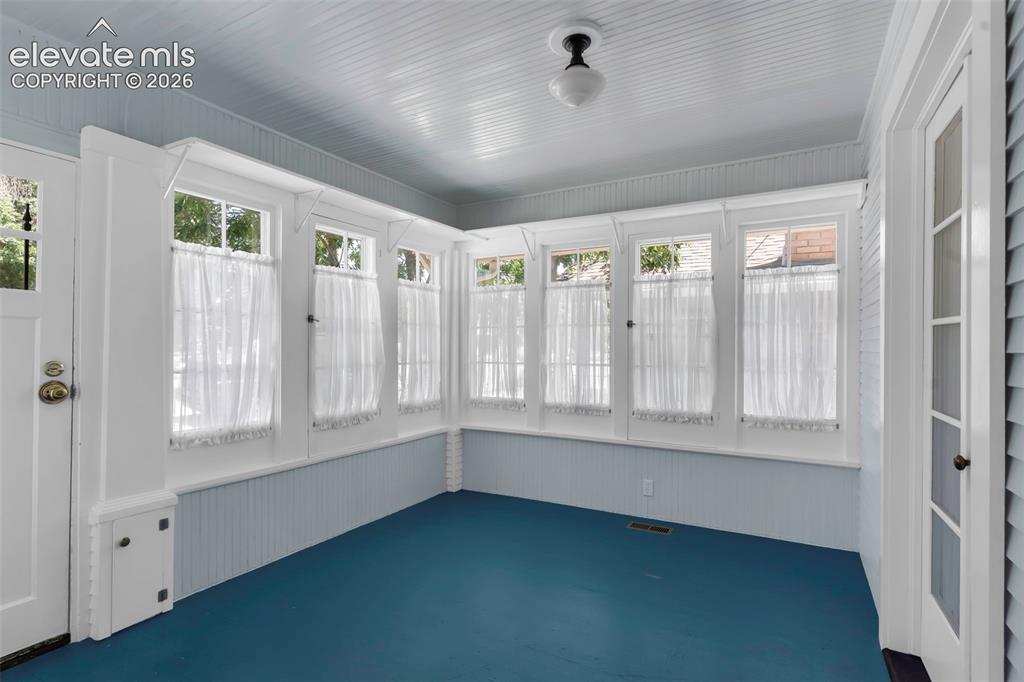 Image 4 of 34: Sun Room