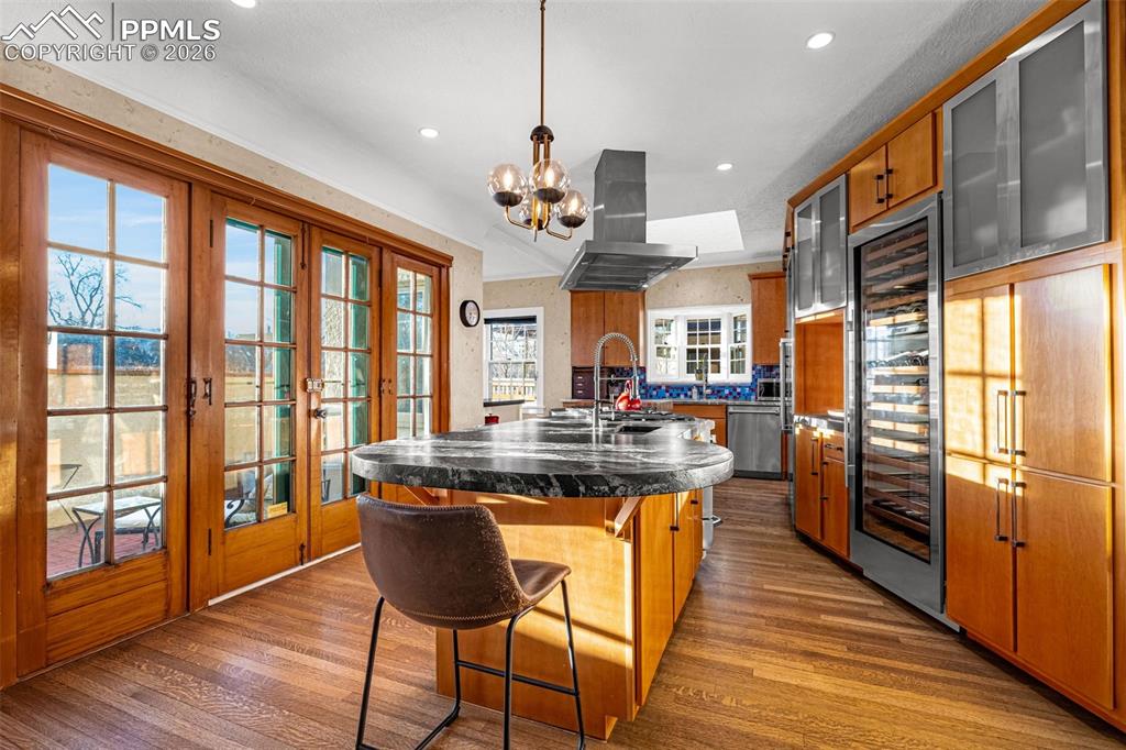 Image 11 of 50: Kitchen