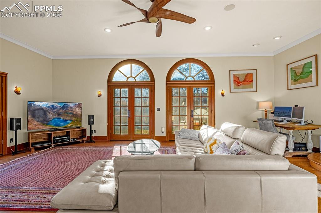 Image 14 of 50: Living Room