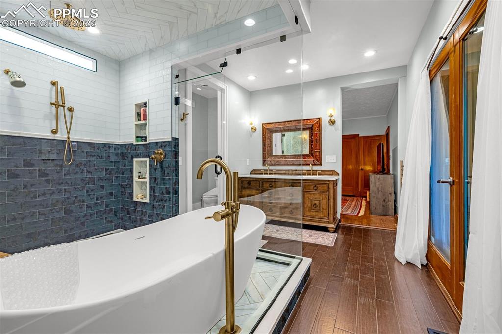 Image 24 of 50: Walk in shower