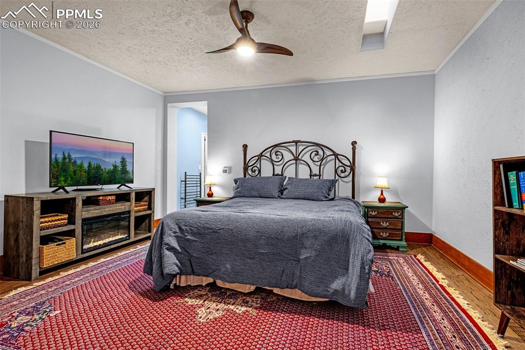 Image 30 of 50: Sitting area and original walk in closet