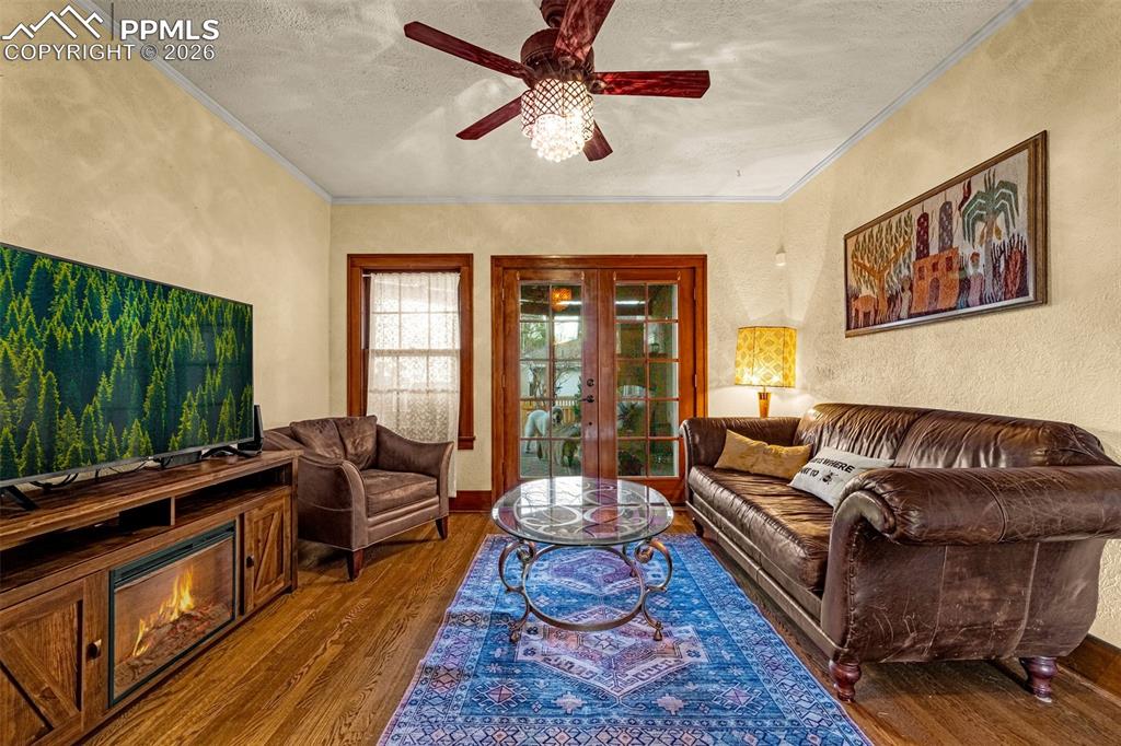 Image 38 of 50: Family Room with walkout to back patio