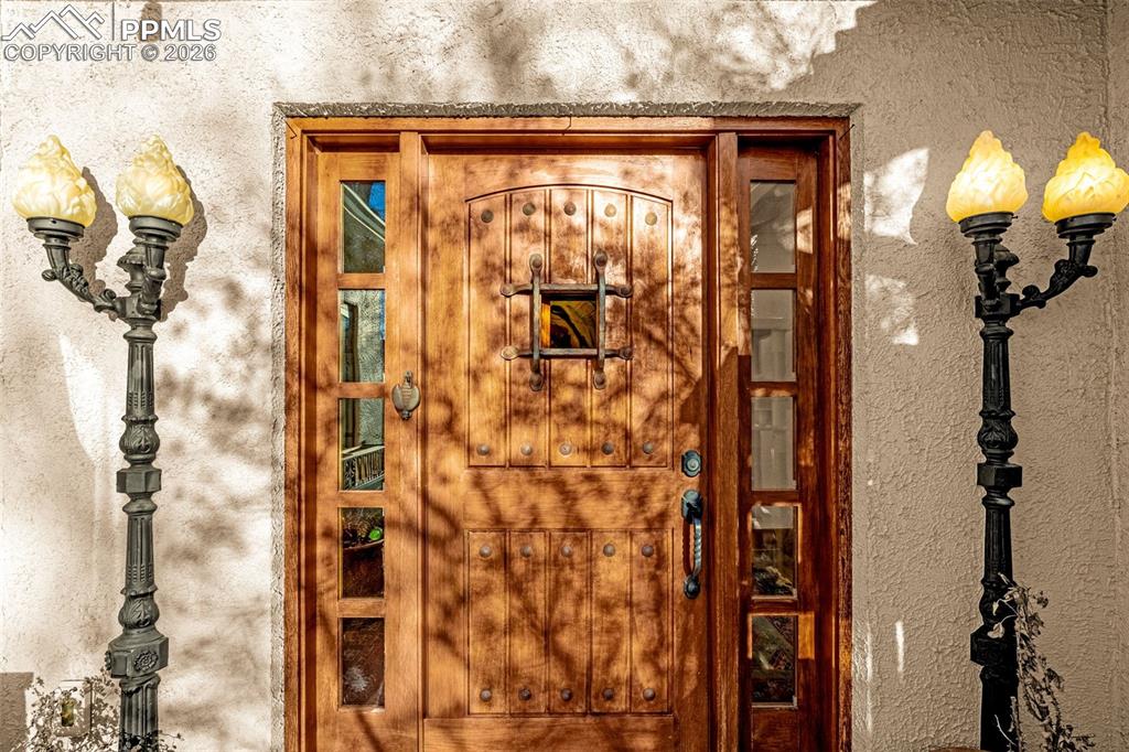 Image 4 of 50: Entry