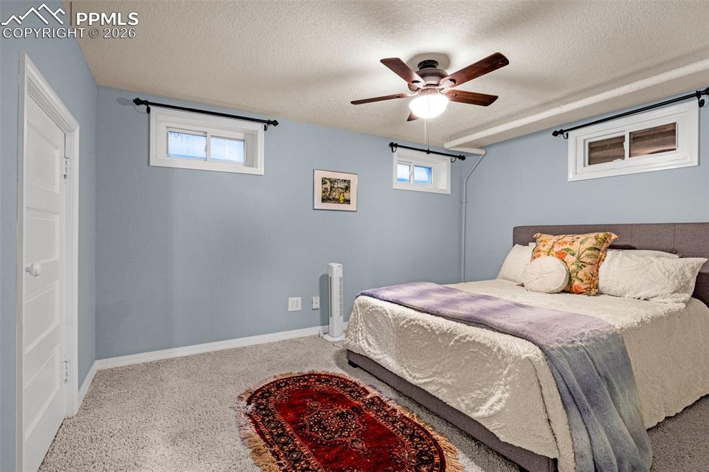 Image 41 of 50: Bedroom