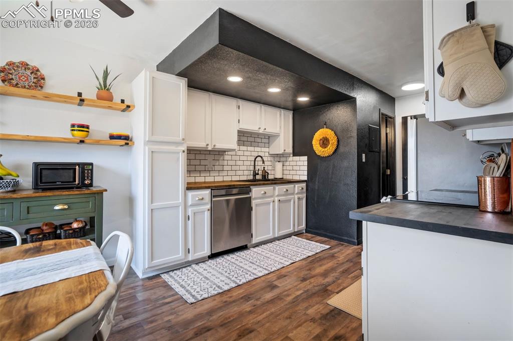 Image 10 of 34: Kitchen