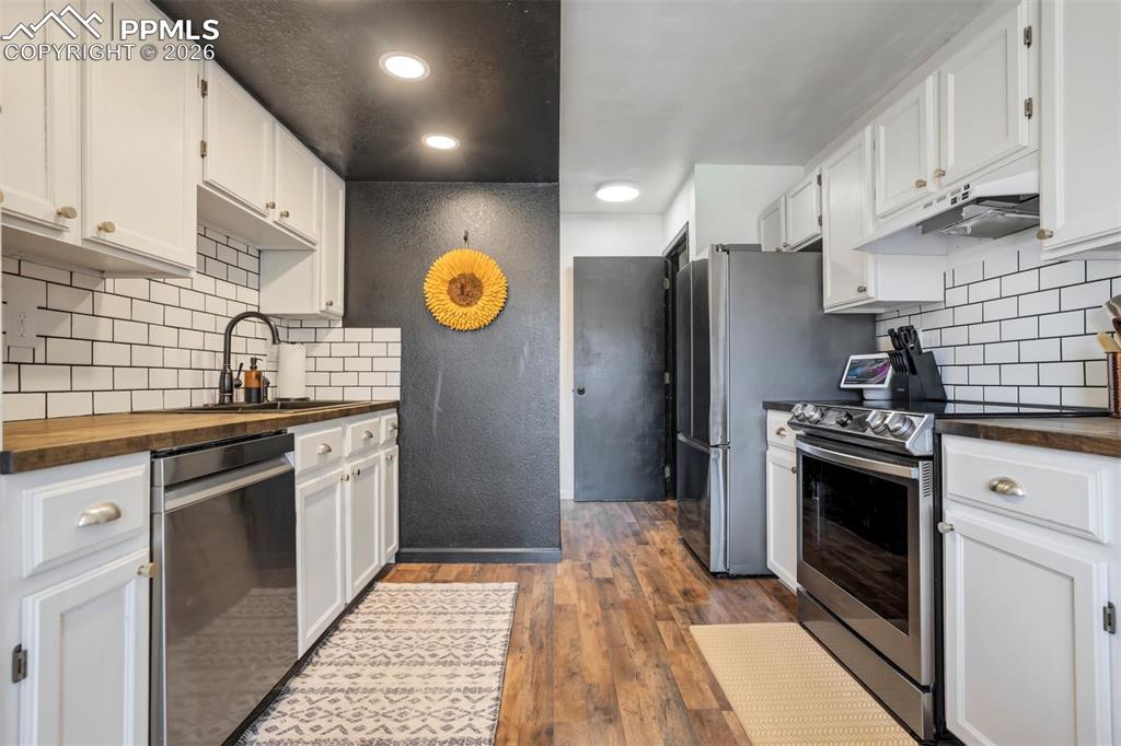 Image 11 of 34: Kitchen