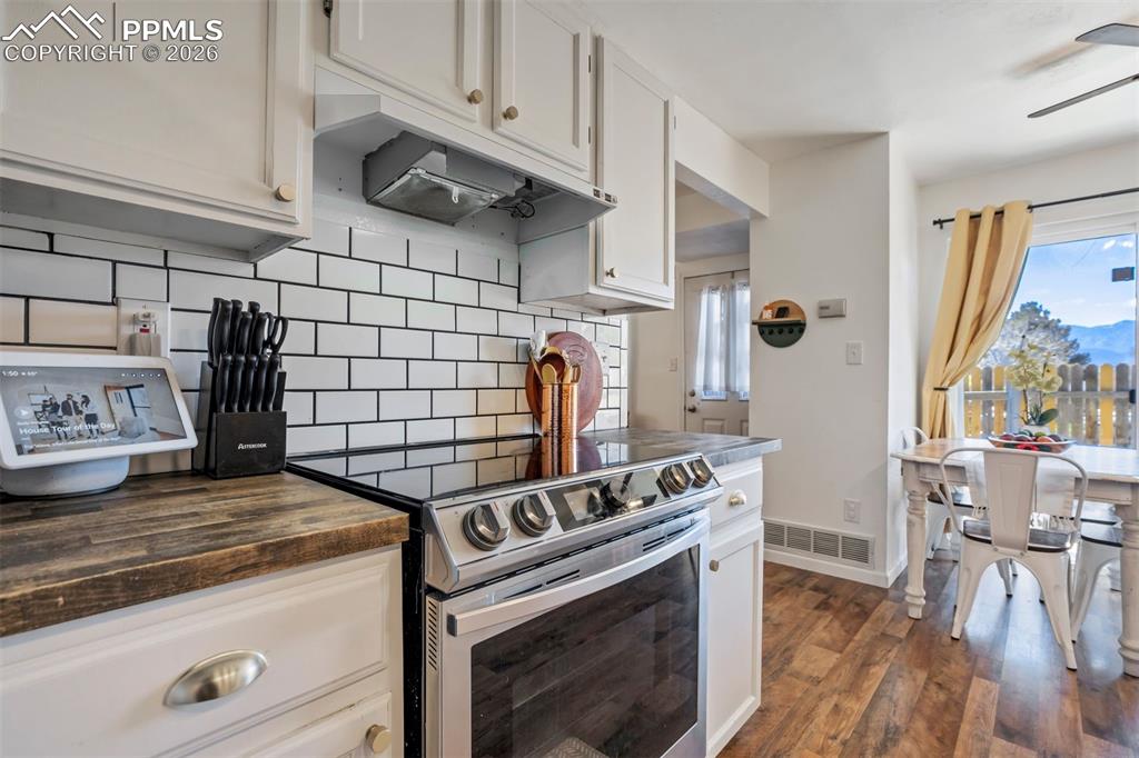 Image 13 of 34: Kitchen