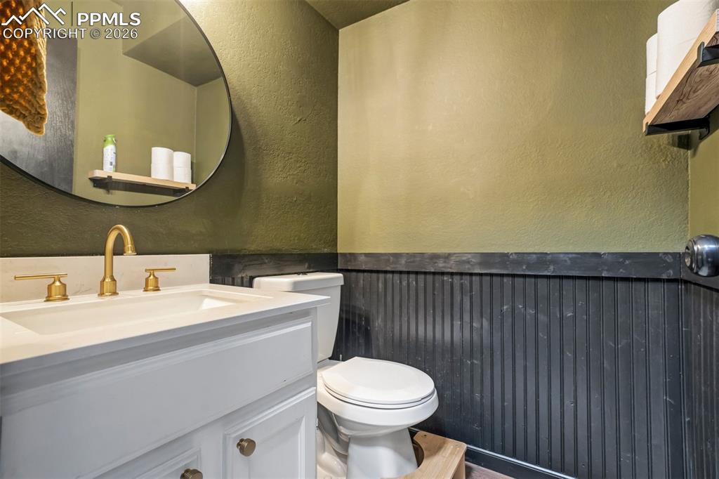 Image 16 of 34: Bathroom