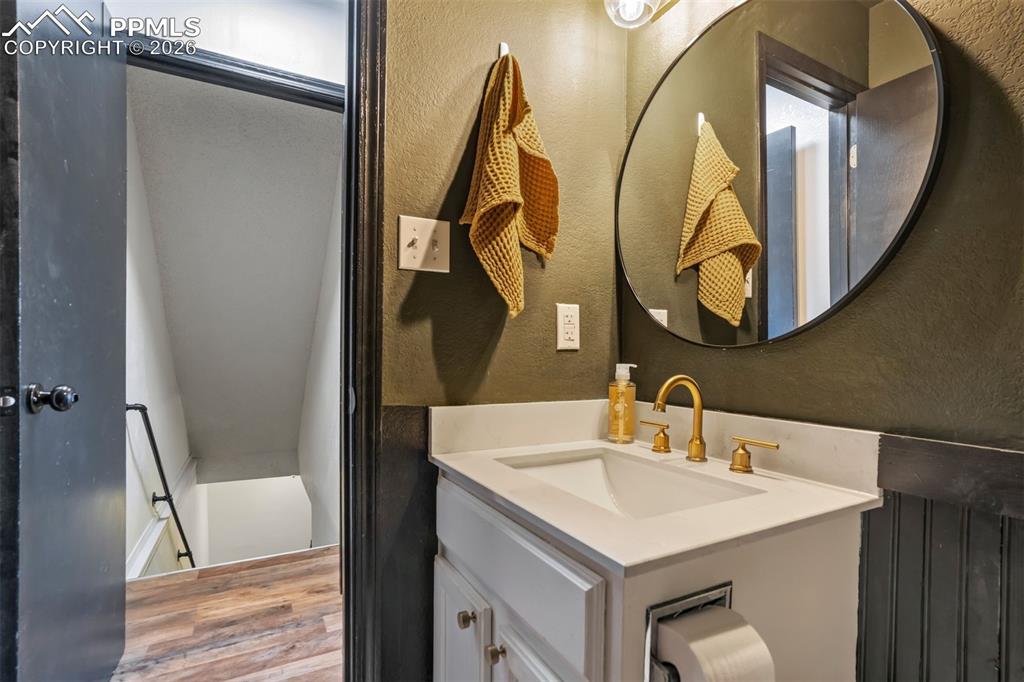 Image 17 of 34: Bathroom