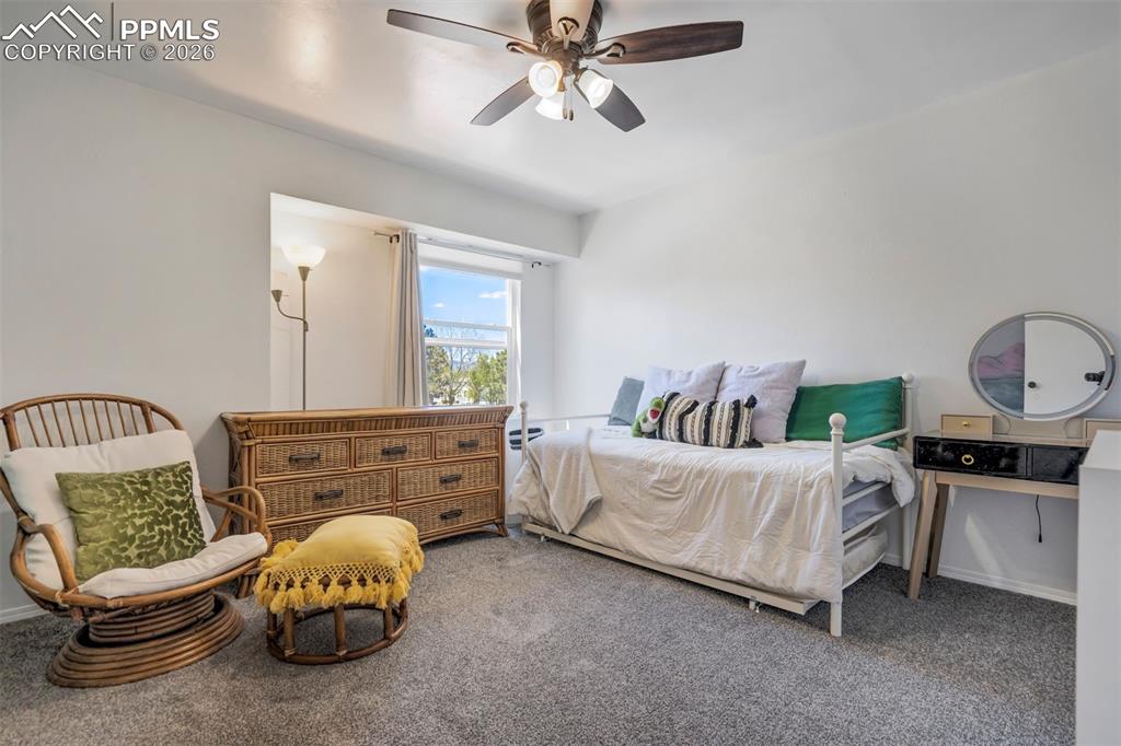 Image 22 of 34: Bedroom