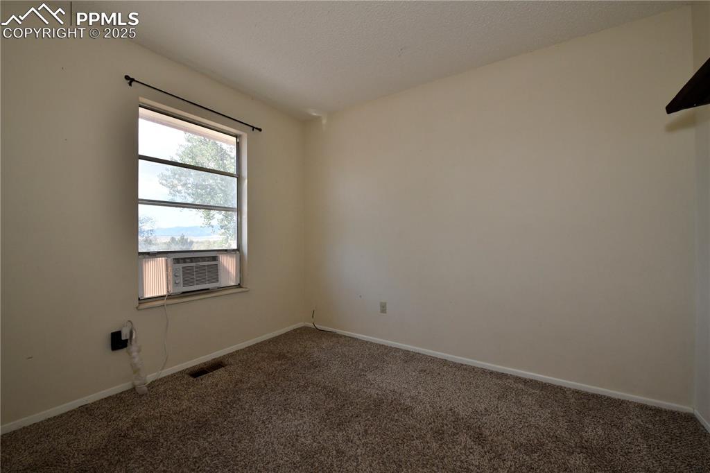 Image 11 of 21: Bedroom