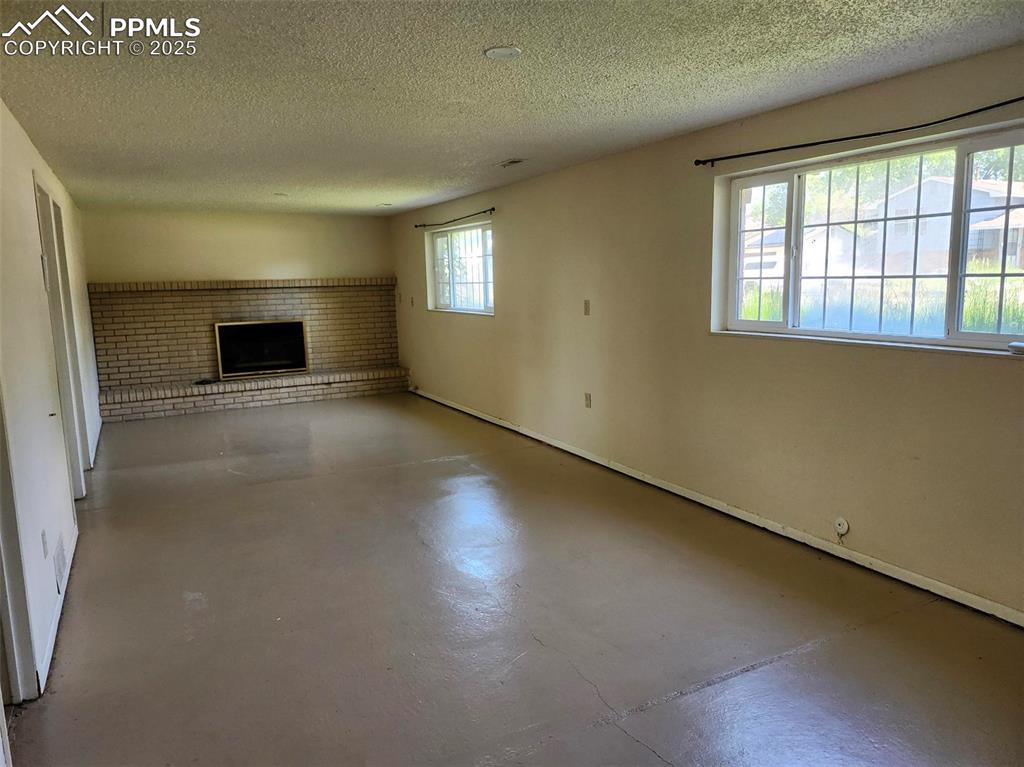 Image 12 of 21: Family Room