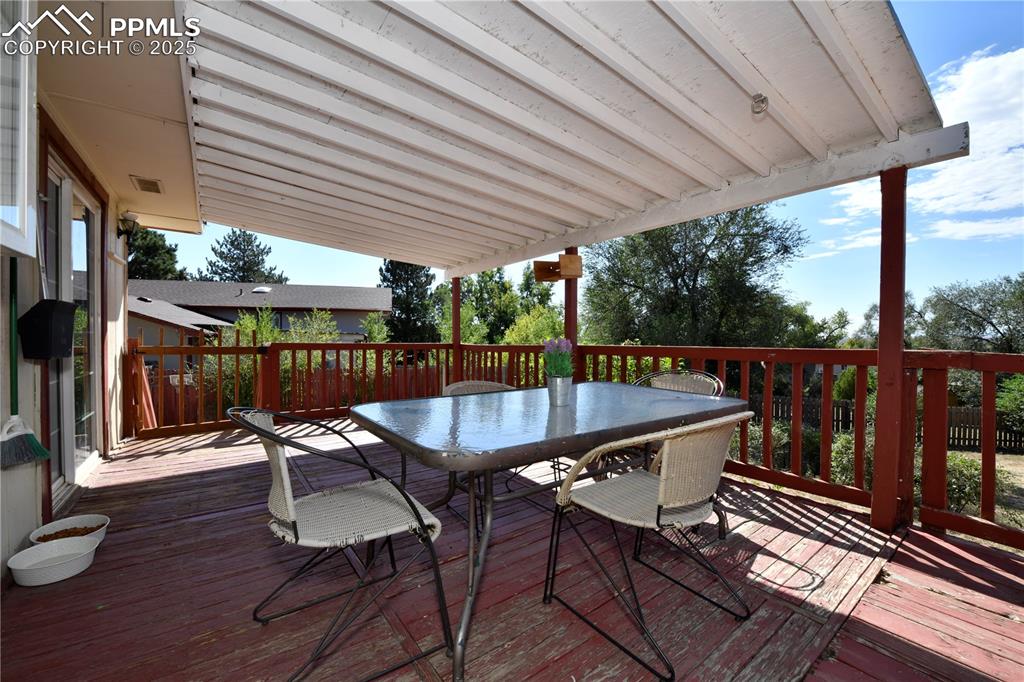 Image 15 of 21: Deck