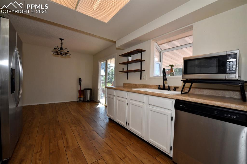 Image 5 of 21: Kitchen