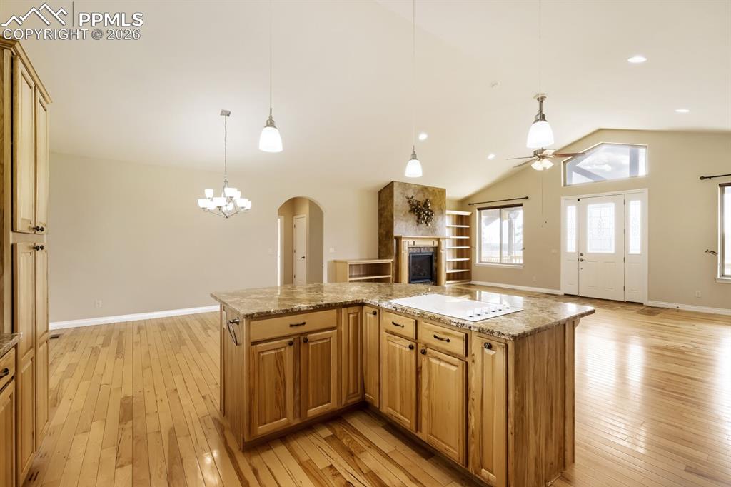 Image 15 of 48: Kitchen