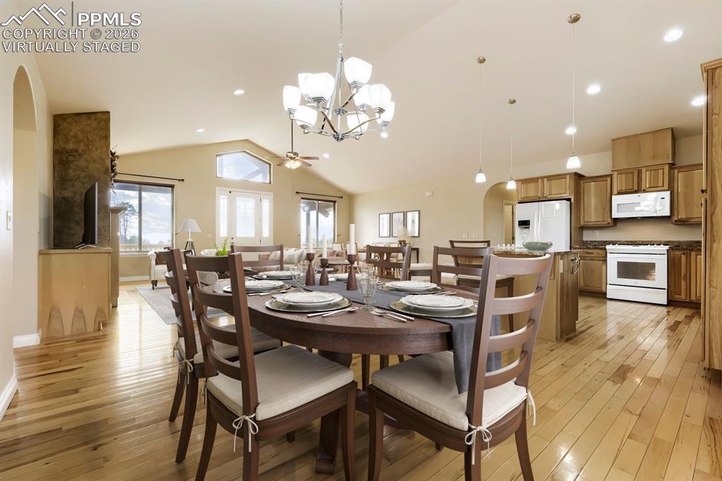 Image 16 of 48: Virtually Staged