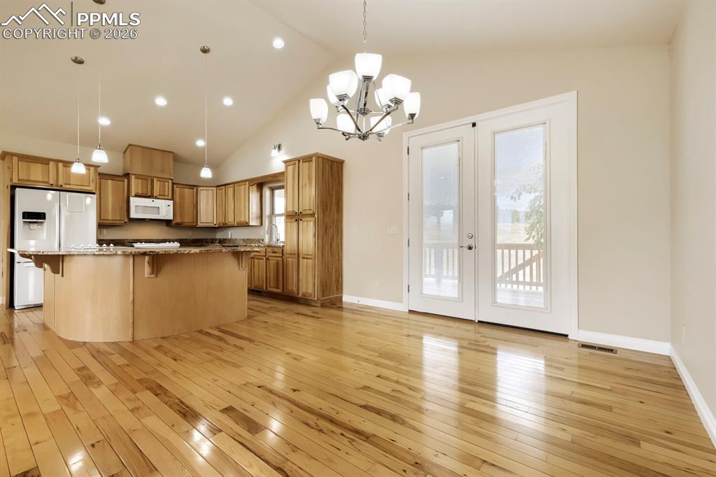 Image 16 of 48: Kitchen