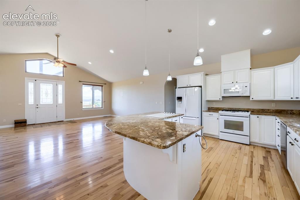 Image 18 of 47: The kitchen features both a gas and electric stove!
