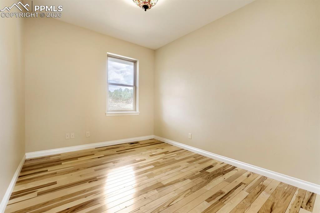 Image 22 of 48: Office