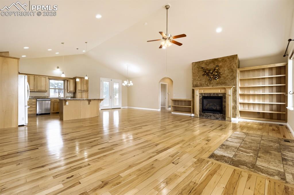 Image 7 of 48: Dining Area