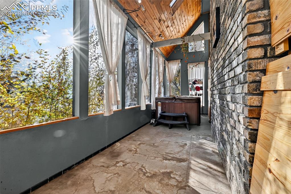 Image 12 of 25: Sun Room