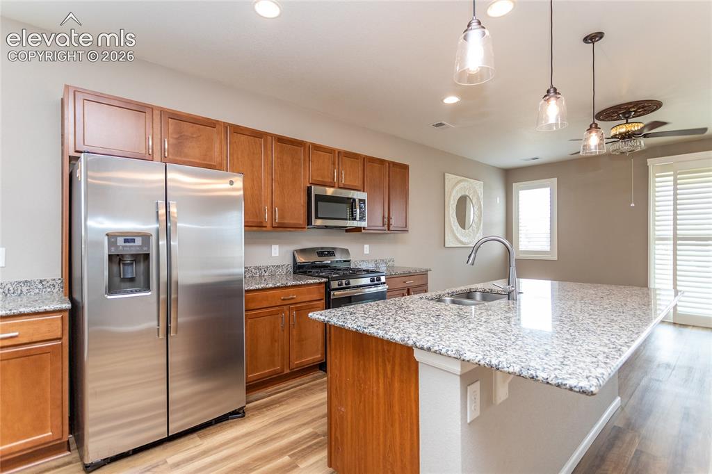 Image 10 of 42: Kitchen
