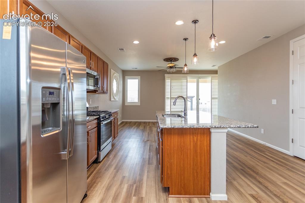Image 14 of 42: Kitchen