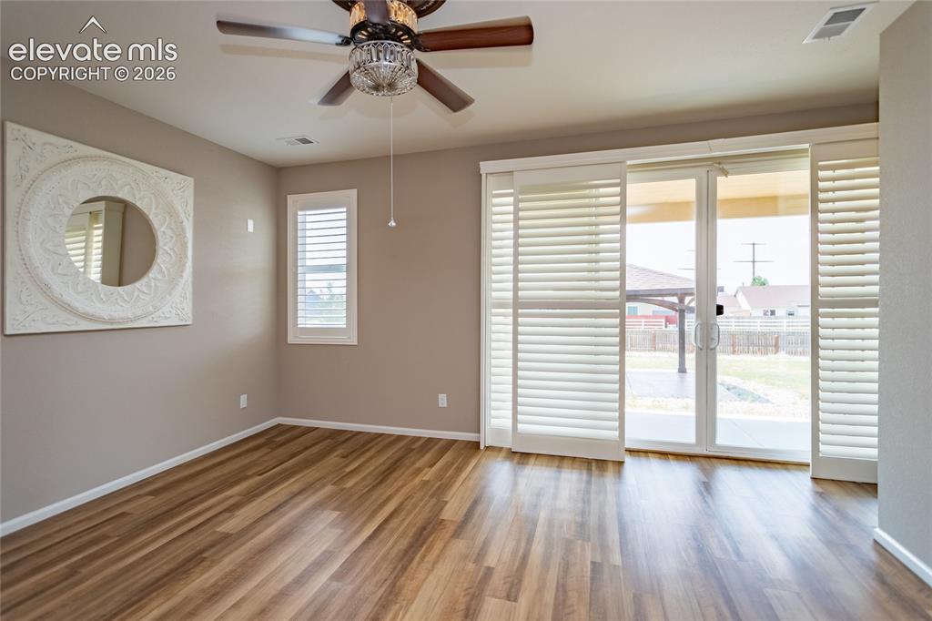 Image 15 of 42: Living Room