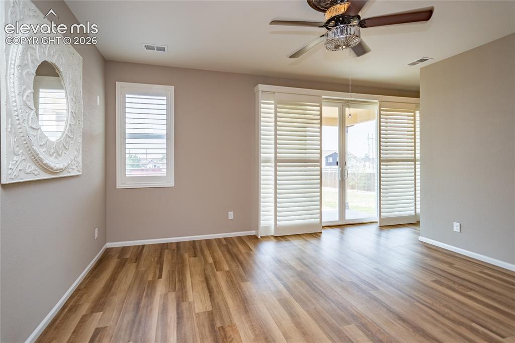 Image 19 of 42: Living Room