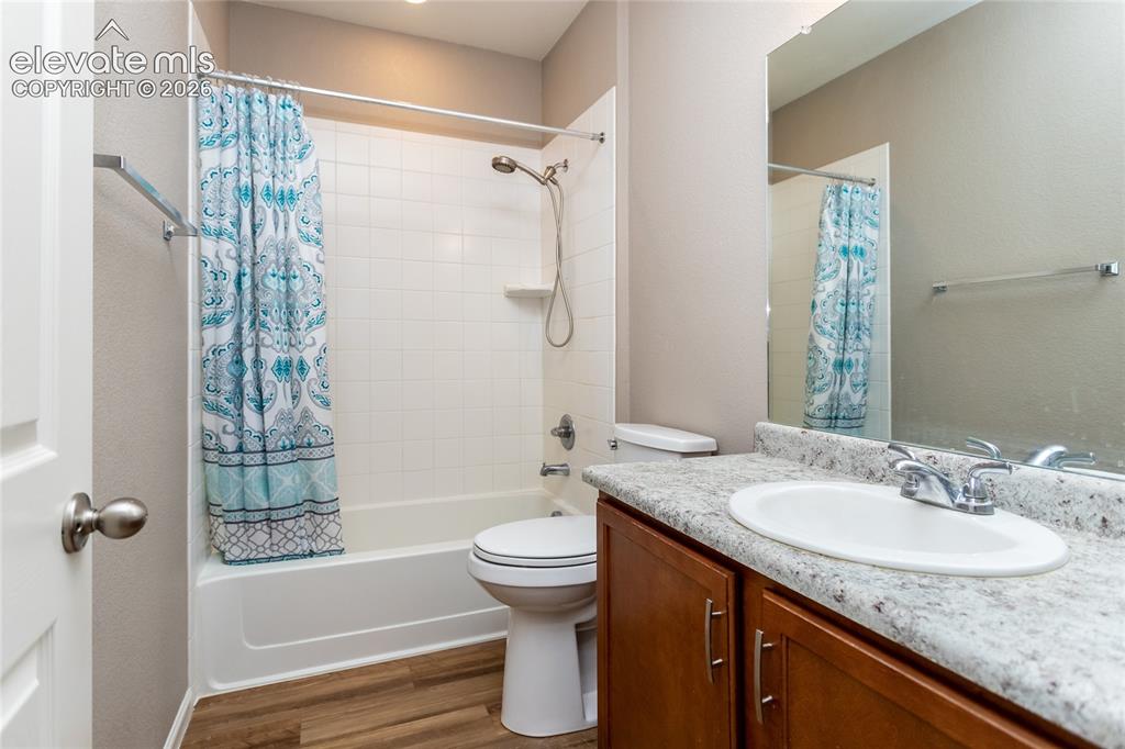 Image 29 of 42: Bathroom