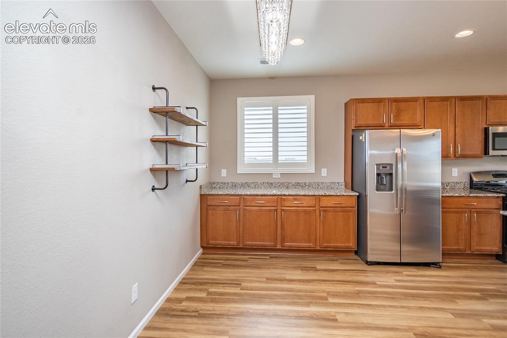 Image 7 of 42: Kitchen