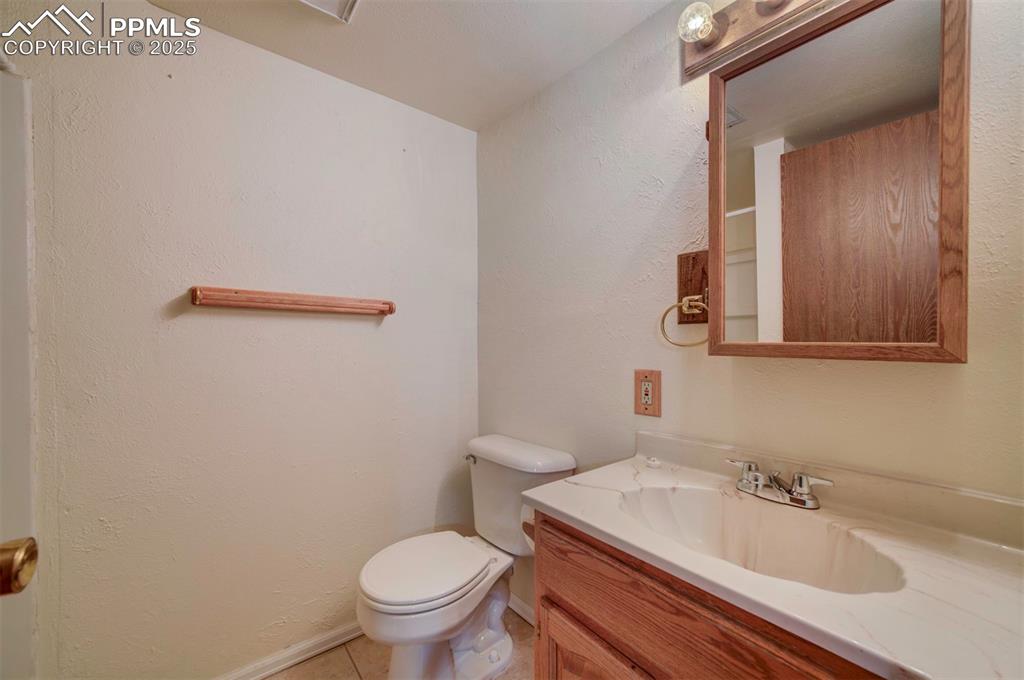 Image 34 of 41: Bathroom