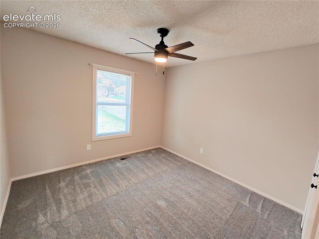 Image 17 of 40: Bedroom