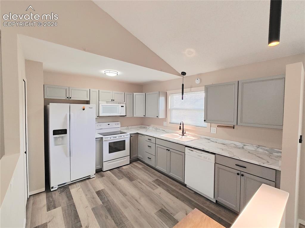 Image 6 of 40: Kitchen